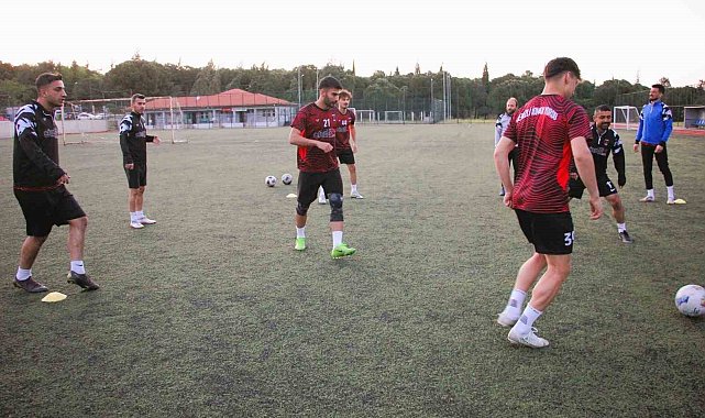 Şampiyon Denizli İdmanyurdu sezonu namağlup bitirmek istiyor