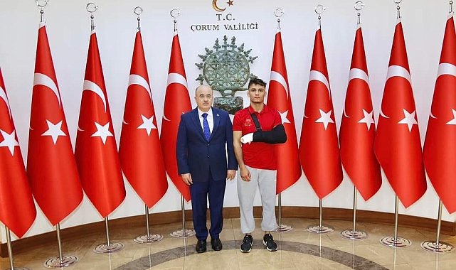 Şampiyon güreşçi Vali Dağlı'yı ziyaret etti