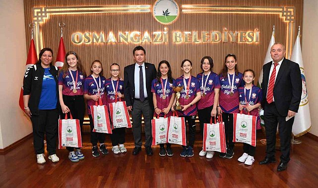 Şampiyon öğrencilerden Başkan Aydın'a ziyaret