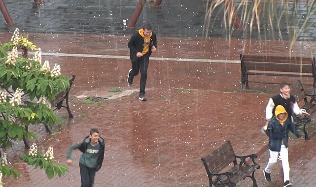 Samsun'da fındık büyüklüğünde dolu yağdı