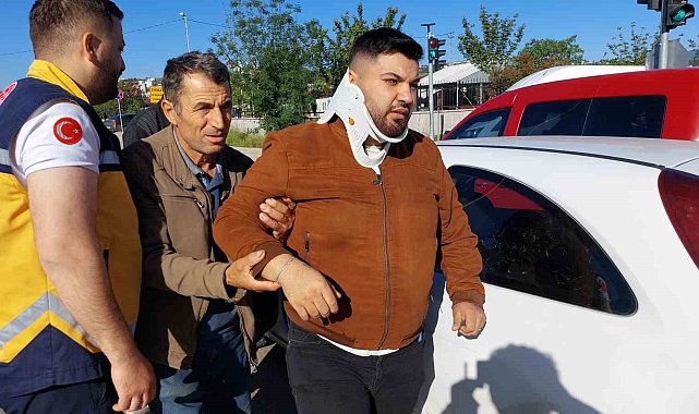 Samsun&#039;da kavşakta iki araç çarpıştı: 2 yaralı