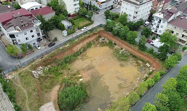 Sancaktepe'de inşaat temelindeki su birikintisi belediye ekipleri tarafından tahliye edildi