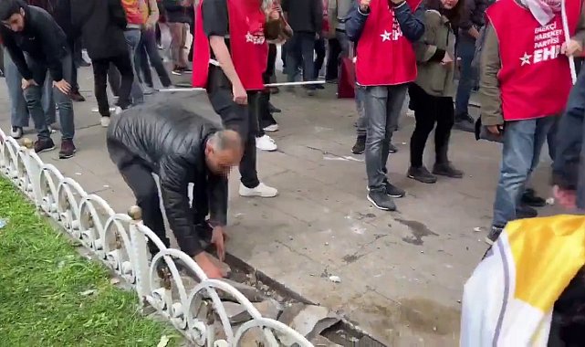 Saraçhane'de kaldırım taşlarını söken eylemciler kamerada