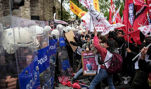 Saraçhane'den Taksim'e yürümeye çalışan gruplara polis müdahalesi