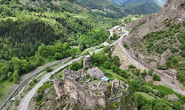 Şavşat'ın tarihi ve doğal güzelliklerini tanıtmak için bahar gezisi düzenlendi