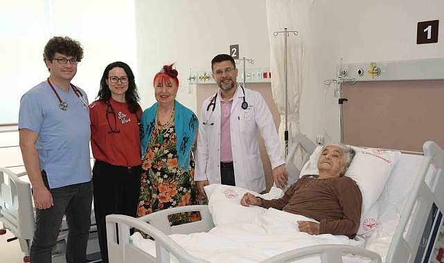Şehir Hastanesi'nde ''TAVI'' girişimsel tedavi yöntemi ile hastanın kalbine yeni bir kalp kapağı yerleştirildi