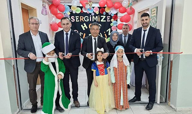Şehit Hamit Şahin İlkokulunun eTwinning projeleri için hazırladığı serginin açılışı yapıldı