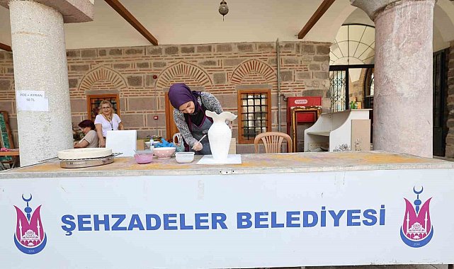 Şehzadeler'in kadınları el emeklerini sanata dönüştürüyor