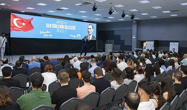 Sektör temsilcileri, üniversiteliler ve gençler Kariyer Merkezi'nde buluştu
