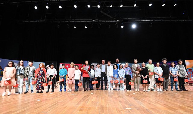 Selçuklu Sanat Akademisi öğrencileri "Paldır Güldür Şov" isimli tiyatro gösterisi sahneledi