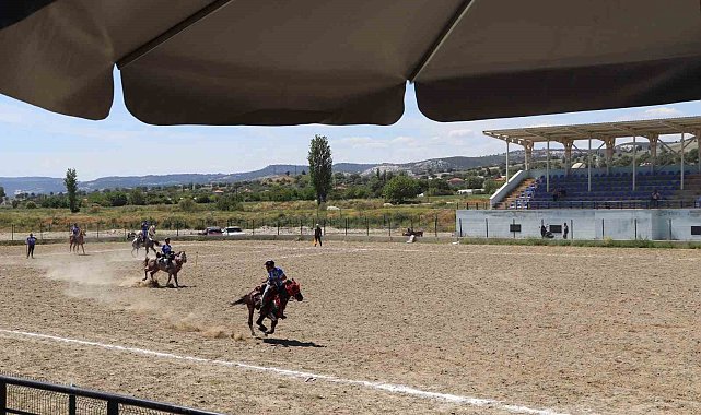 Selendi&#039;de atlı cirit müsabakaları başladı