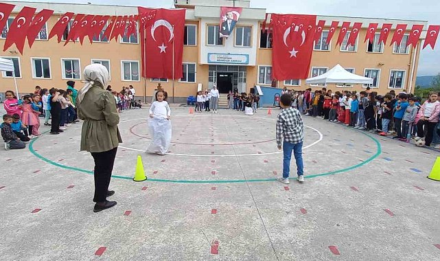 Şenlikte gönüllerince eğlendiler