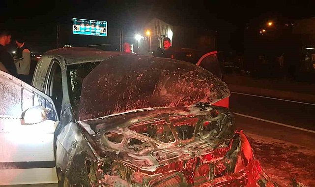 Seyir halindeki araç alevlere teslim oldu