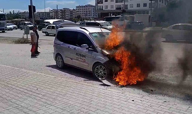Seyir halindeki araç alevlere teslim oldu