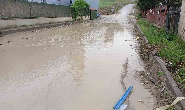 Şiddetli yağış, Kahramankazan'da da caddeleri sular altında bıraktı