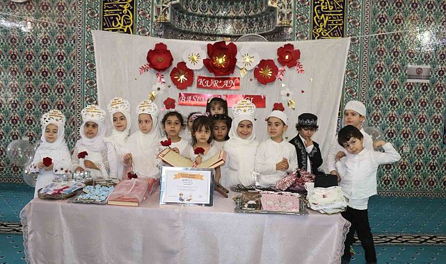 Siirt'te 4-6 yaş arası öğrencilerin Kur'an-ı Kerim'e geçişi için tören yapıldı