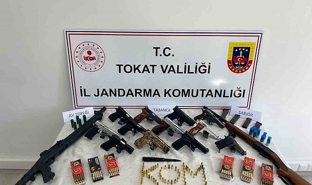 Silah kaçakçıları yakayı ele verdi