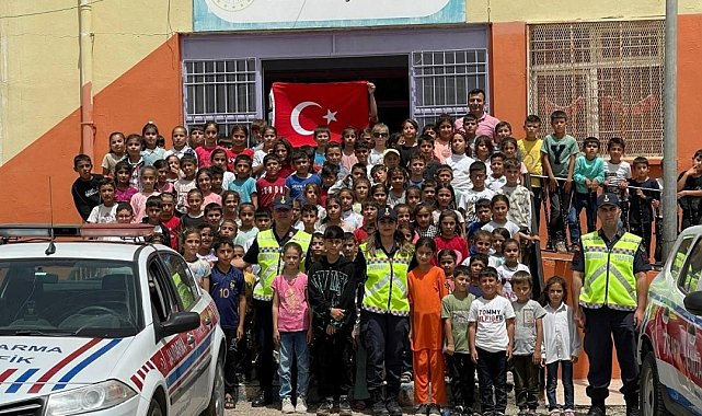 Şırnak'ta Jandarma ekipleri çocuklara trafik eğitimi verdi