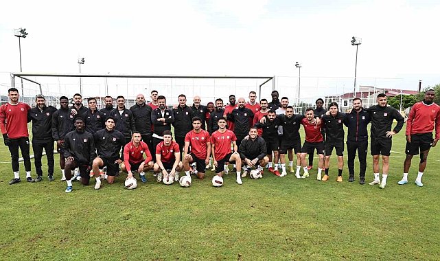 Sivasspor sezonun son antrenmanını gerçekleştirdi