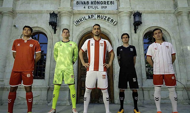 Sivasspor yeni sezon formalarını tanıttı