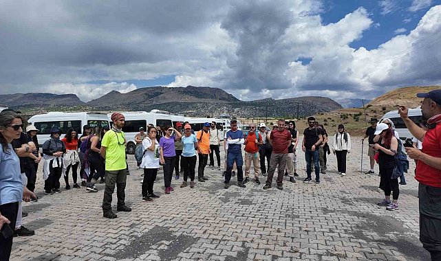 Siverek'in doğa harikası Takoran Vadisi'nde doğa yürüyüşü yapıldı