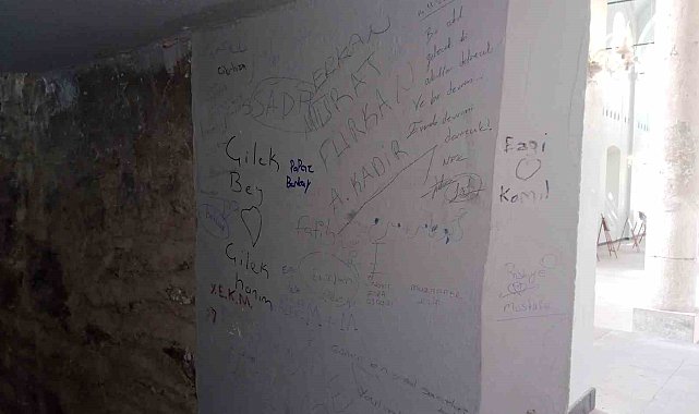 Sivrihisar'ın asırlara meydan okuyan tarihi kilisesi vandalların hedefi oldu