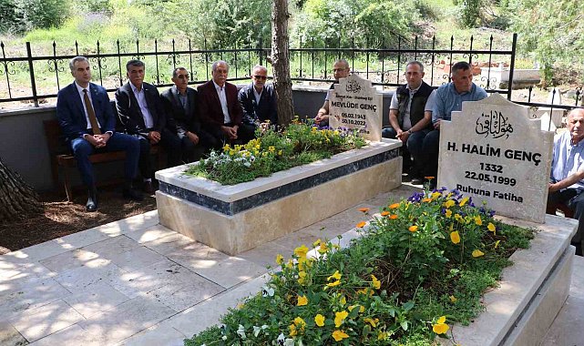 Solingen Faciası kurbanları mezarları başında dualarla anıldı