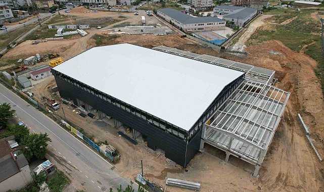 Spor salonunda yan panel montajı başladı