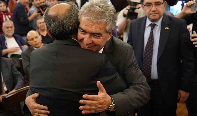 Sühely Batum oy sayma işlemi bitmeden Dursun Özbek'i tebrik etti