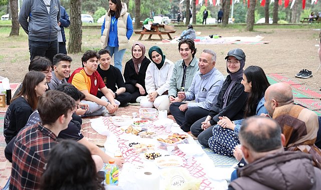 Sultangazi Belediyesi Eğitime Destek Akademisi'nden gençlere motivasyon pikniği