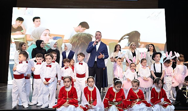 Sultangazi'de minikler yıl sonu gösterisi heyecanı yaşadı