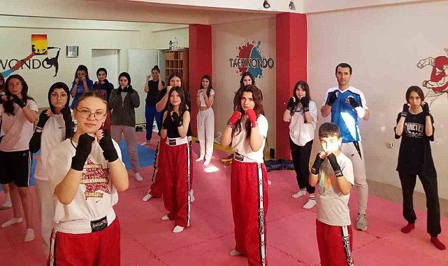 Sungurlu'da kick boks şampiyonları yetiştiriliyor