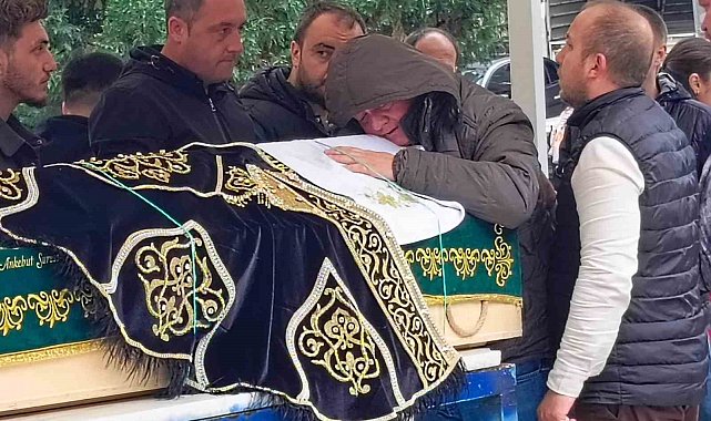 Sünnet cemiyetine çok az kalmıştı, peleriniyle uğurlandı