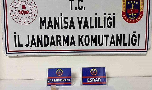 Şüpheli şahısların üzerinde esrar ele geçirildi