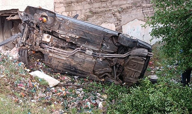 Takla atan otomobil hurdaya döndü: 3 yaralı