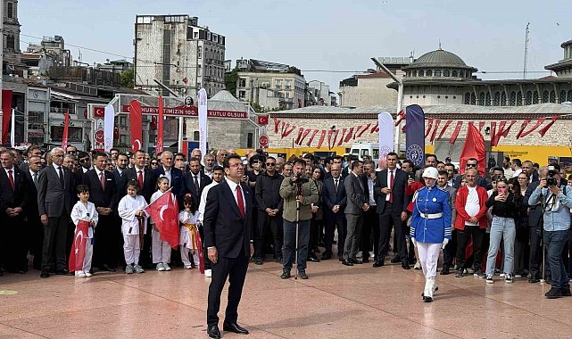 Taksim Meydanı'nda 19 Mayıs töreni