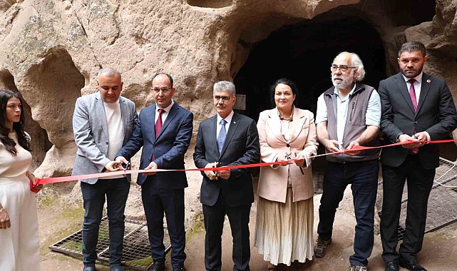 Tarihi Gümüşler Manastırı'nda Karakalem Resim Sergisi