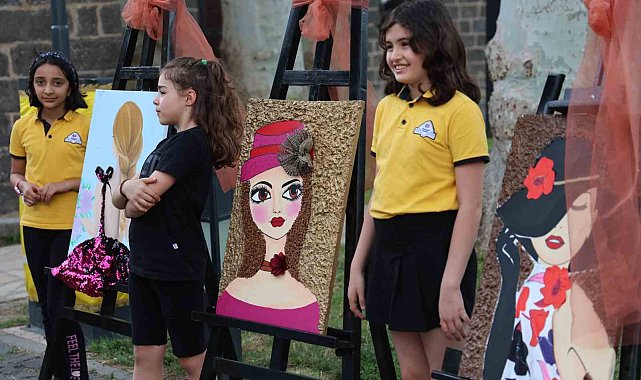 Tarihin sıfır noktası atfedilen mekanda çocukların yüzlerce eseri, yine çocukların melodileri eşliğinde sunuldu