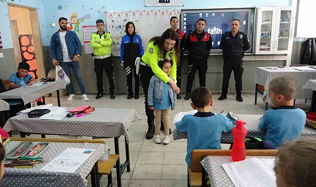 Tatvan'da polis ekipleri 1 yılda 4 bin 250 öğrenciye polislik mesleğini tanıttı