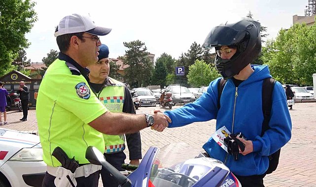 Tavşanlı'da trafik kuralları hakkında bilgilendirmede bulunuldu