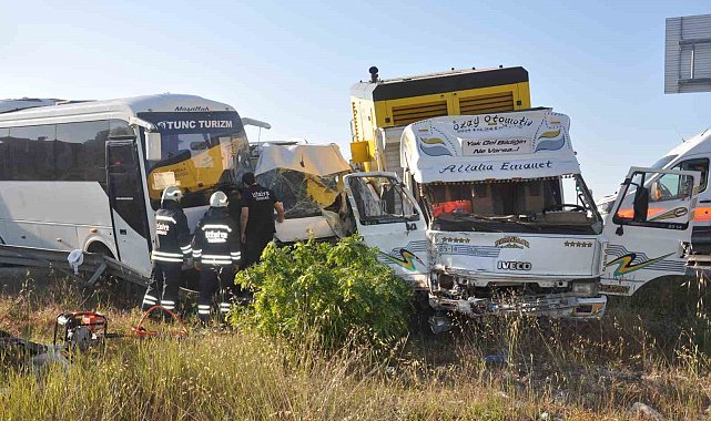 Tekirdağ'da feci kaza: 18 işçi hastaneye kaldırıldı