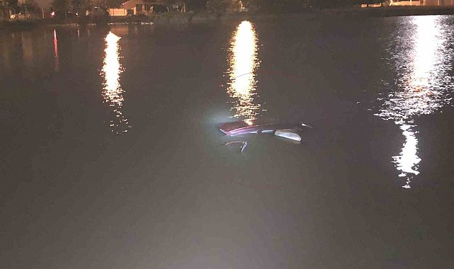 Tekirdağ'da otomobili ile gölete uçan sürücü yüzerek kurtuldu