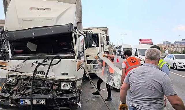 Tem Otoyolu'nda 10 aracın karıştığı zincirleme kazada 2 kişi yaralandı