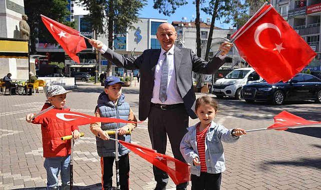 Terme'de binlerce Türk bayrağı dağıtıldı