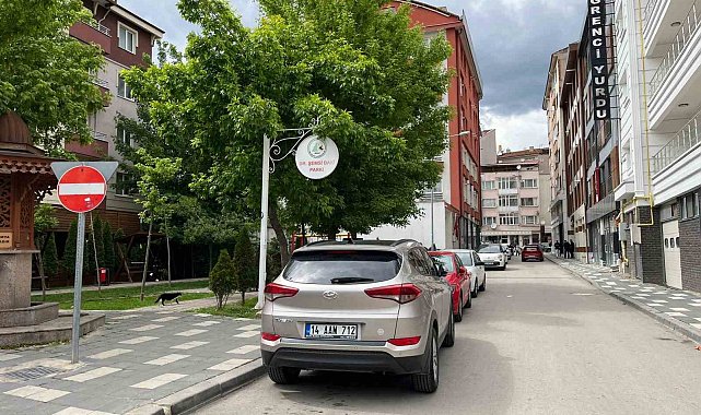 Ters yöne giren otomobil, 7 yaşındaki çocuğa çarptı