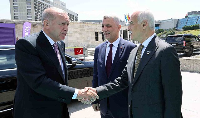 Ticaret Bakanı Bolat:" Bu yıl Türkiye olarak toplamda 377 milyar dolar ihracat ve döviz geliri hedefliyoruz"