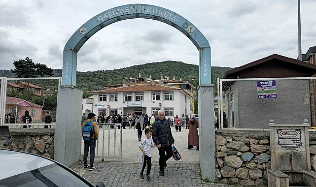 Tokat'ta akli dengesi yerinde olmayan şahıs okul bahçesinde korkulu anlar yaşattı
