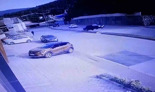 Tokat'ta virajı alamayan araç karşı şeride geçti: 2 sürücü yaralı
