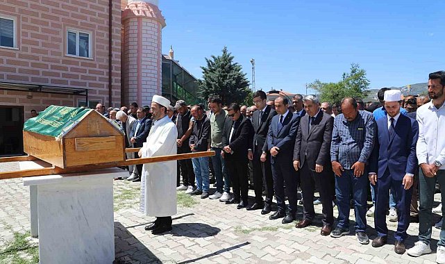 Trafik kazasında hayatını kaybeden köy muhtarı son yolculuğuna uğurlandı