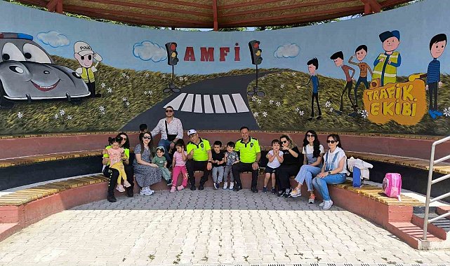 Trafik kurallarını pratik yaparak ve yaşayarak öğrendiler